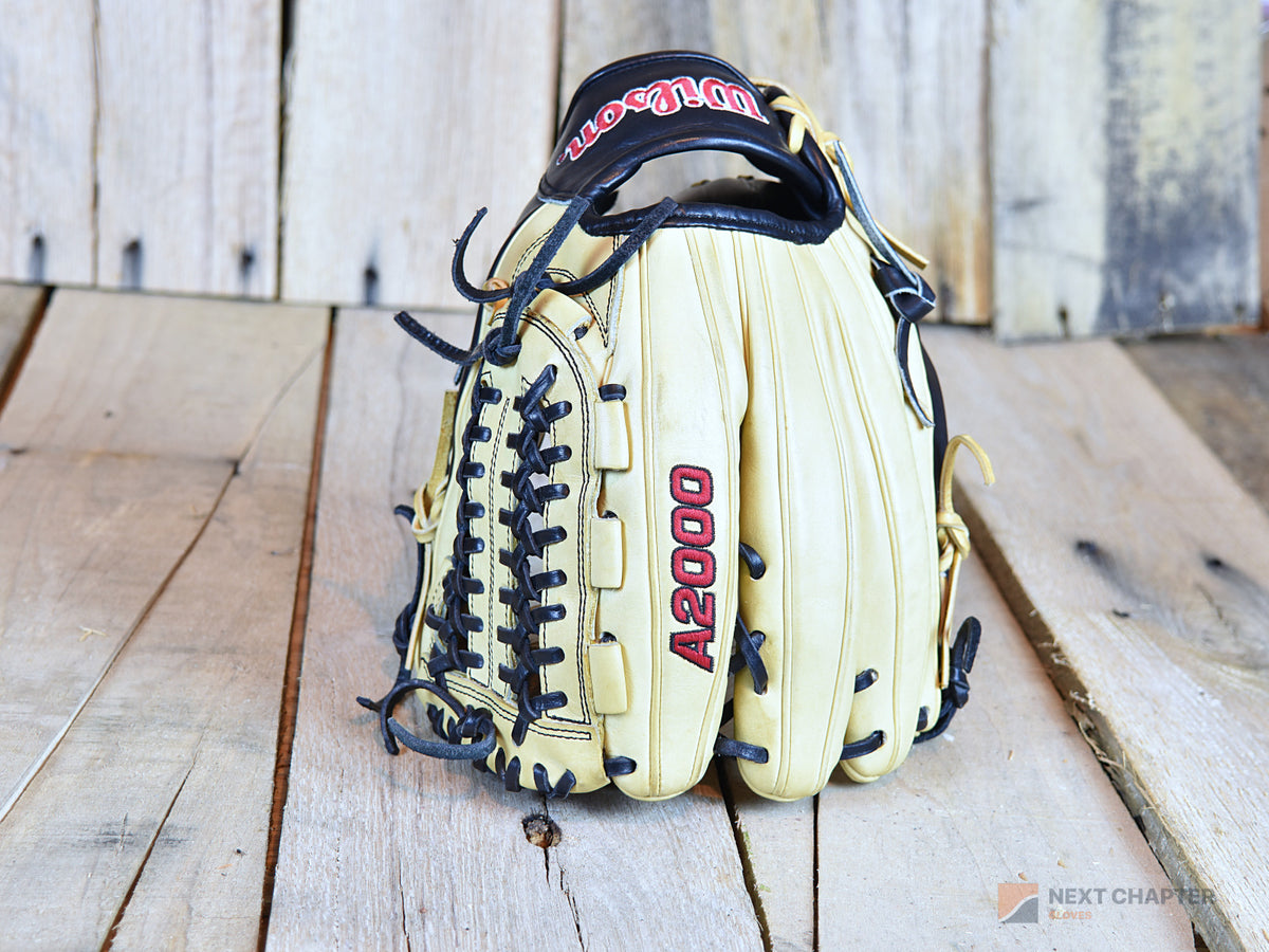 Wilson A2000 D33 11.75" RHT Baseball Glove