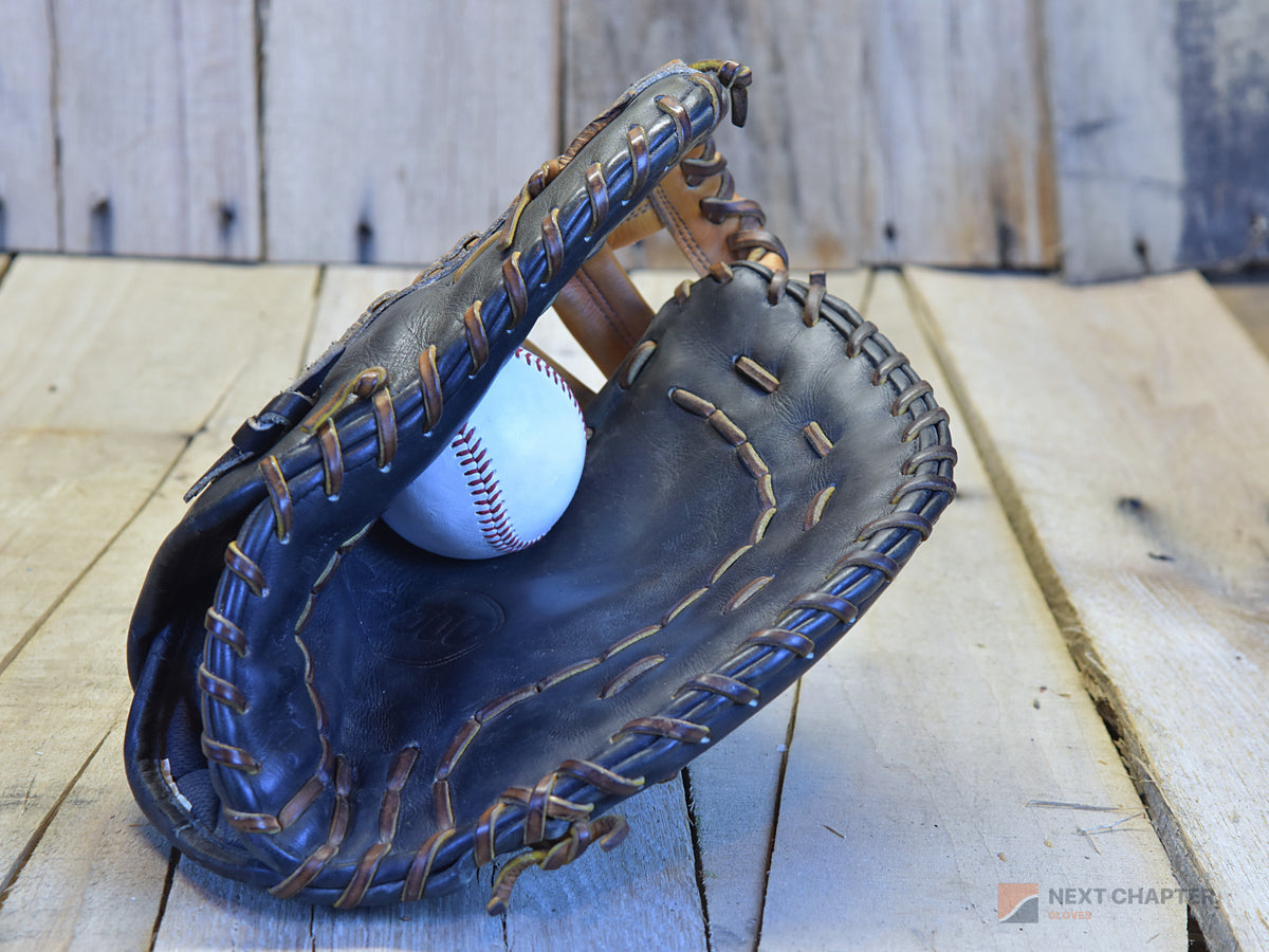 Wilson A2000 A2800 13" RHT 1B Mitt