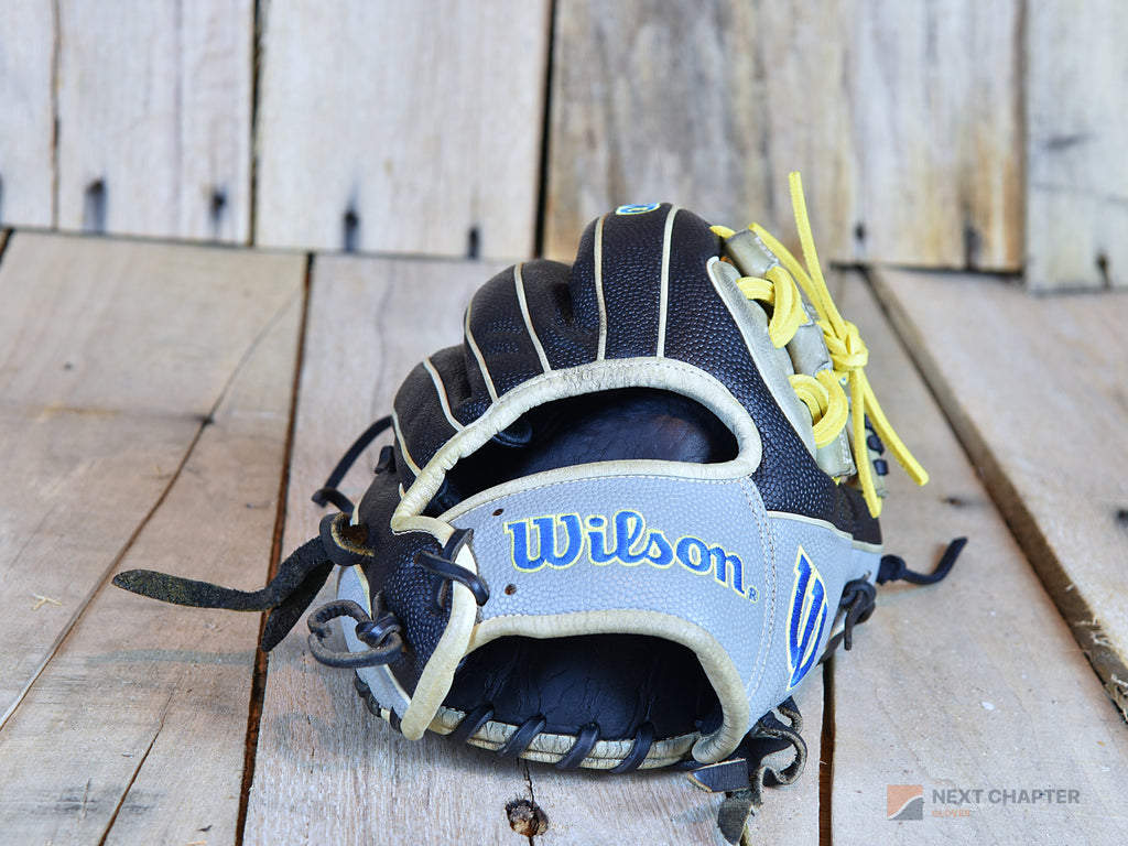 Wilson A2000 1786 w/ Superskin 11.5" RHT Baseball Glove – Partial Relace