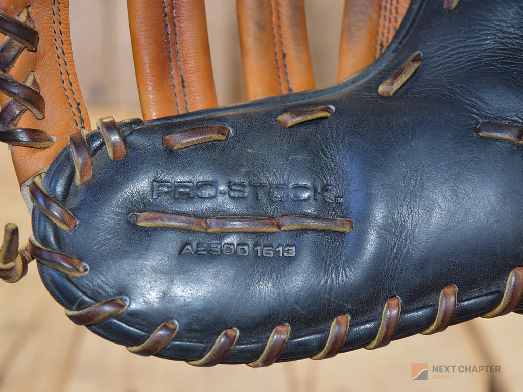 Wilson A2000 A2800 13" RHT 1B Mitt