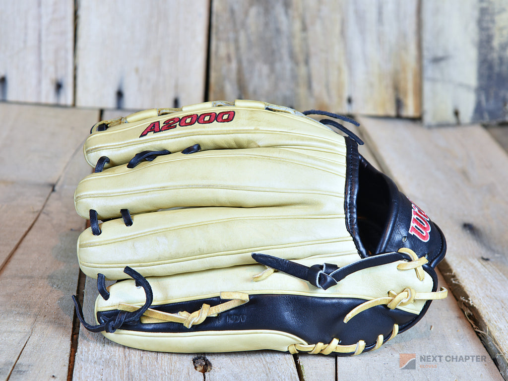 Wilson A2000 D33 11.75" RHT Baseball Glove