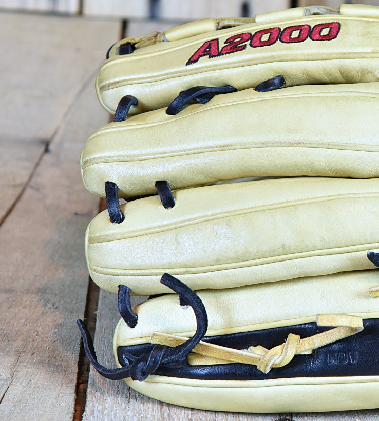 Wilson A2000 D33 11.75" RHT Baseball Glove