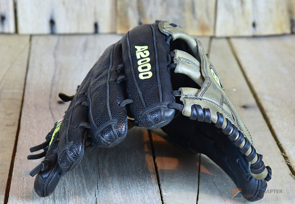 Wilson A2000 Y LHT Outfielders Glove