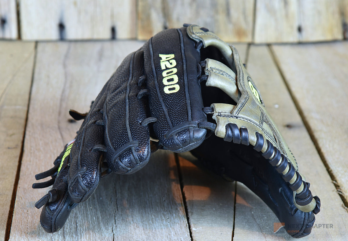 Wilson A2000 Y LHT Outfielders Glove