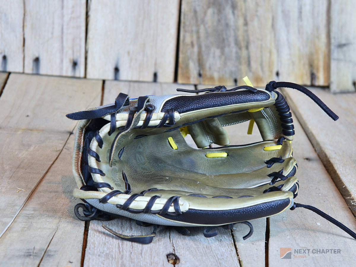 Wilson A2000 1786 w/ Superskin 11.5" RHT Baseball Glove – Partial Relace