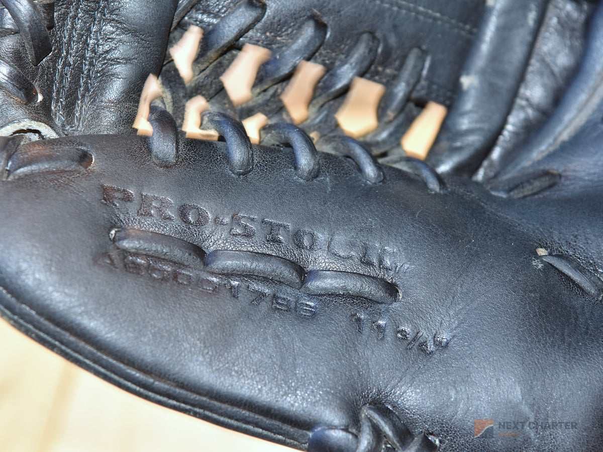 Wilson A2000 1786 11.75" RHT Baseball Glove