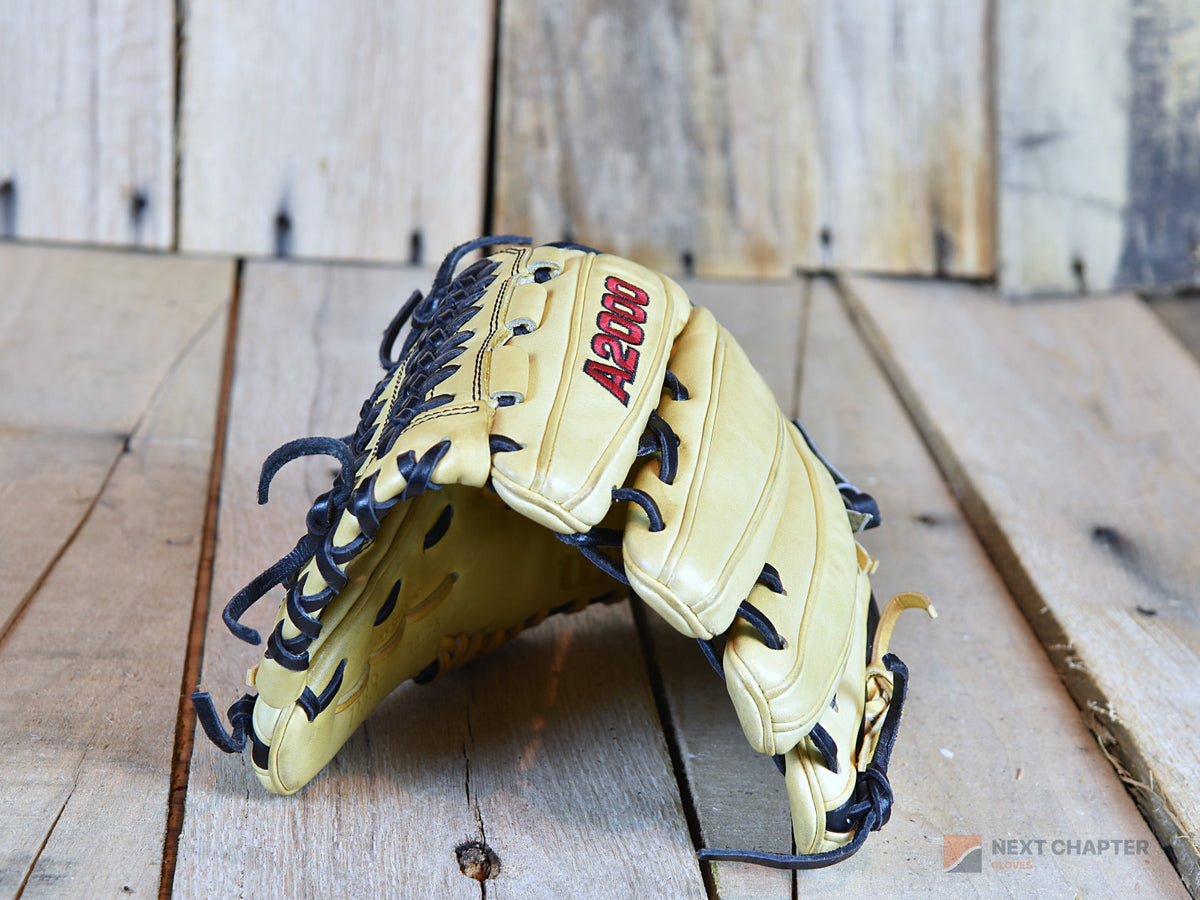 Wilson A2000 D33 11.75" RHT Baseball Glove