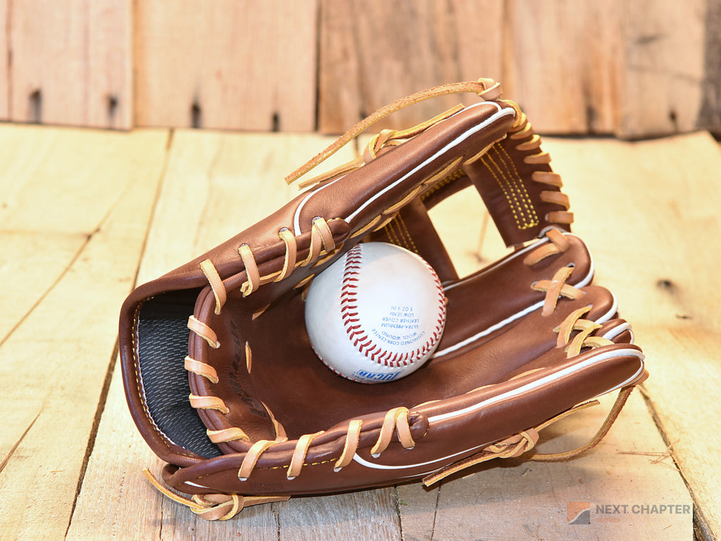Marucci Capitol Pattern 04 11.5" RHT Baseball Glove – New with Tags