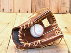 Marucci Capitol Pattern 04 11.5" RHT Baseball Glove – New with Tags