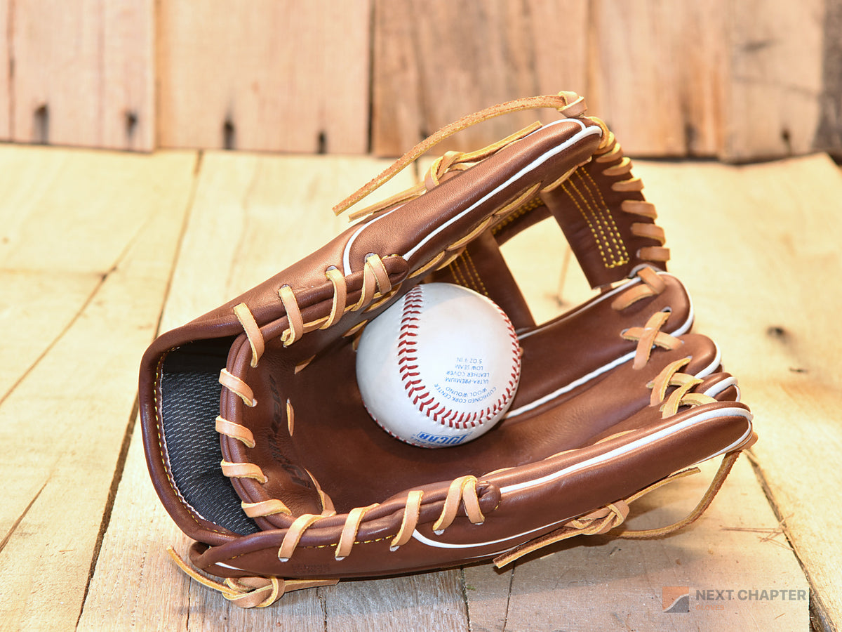 Marucci Capitol Pattern 04 11.5" RHT Baseball Glove – New with Tags