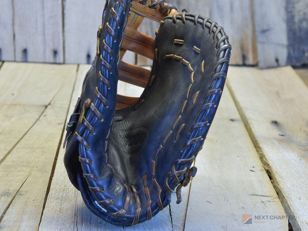 Wilson A2000 A2800 13" RHT 1B Mitt