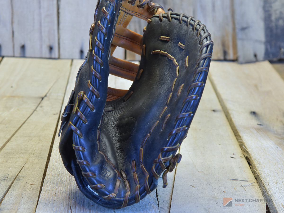 Wilson A2000 A2800 13" RHT 1B Mitt