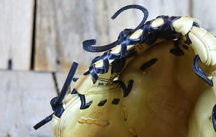 Wilson A2000 D33 11.75" RHT Baseball Glove