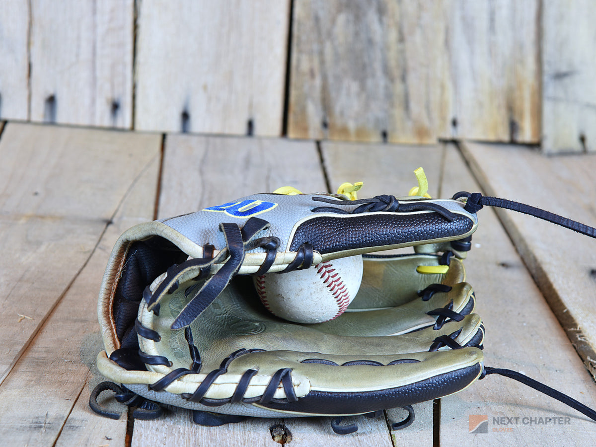 Wilson A2000 1786 w/ Superskin 11.5" RHT Baseball Glove – Partial Relace