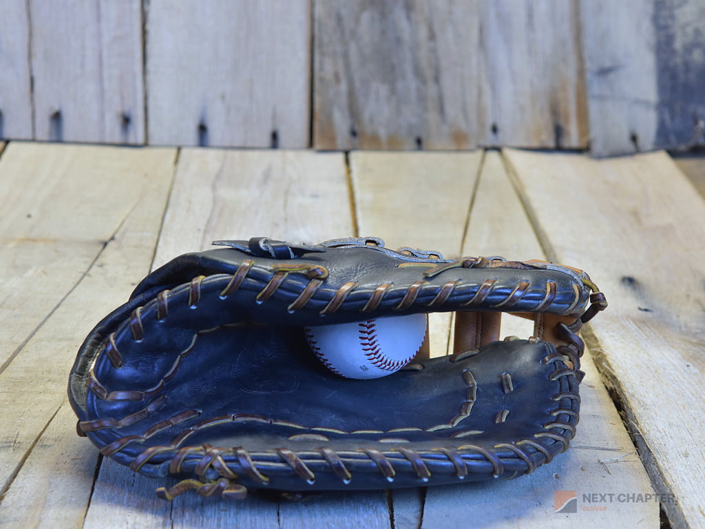 Wilson A2000 A2800 13" RHT 1B Mitt