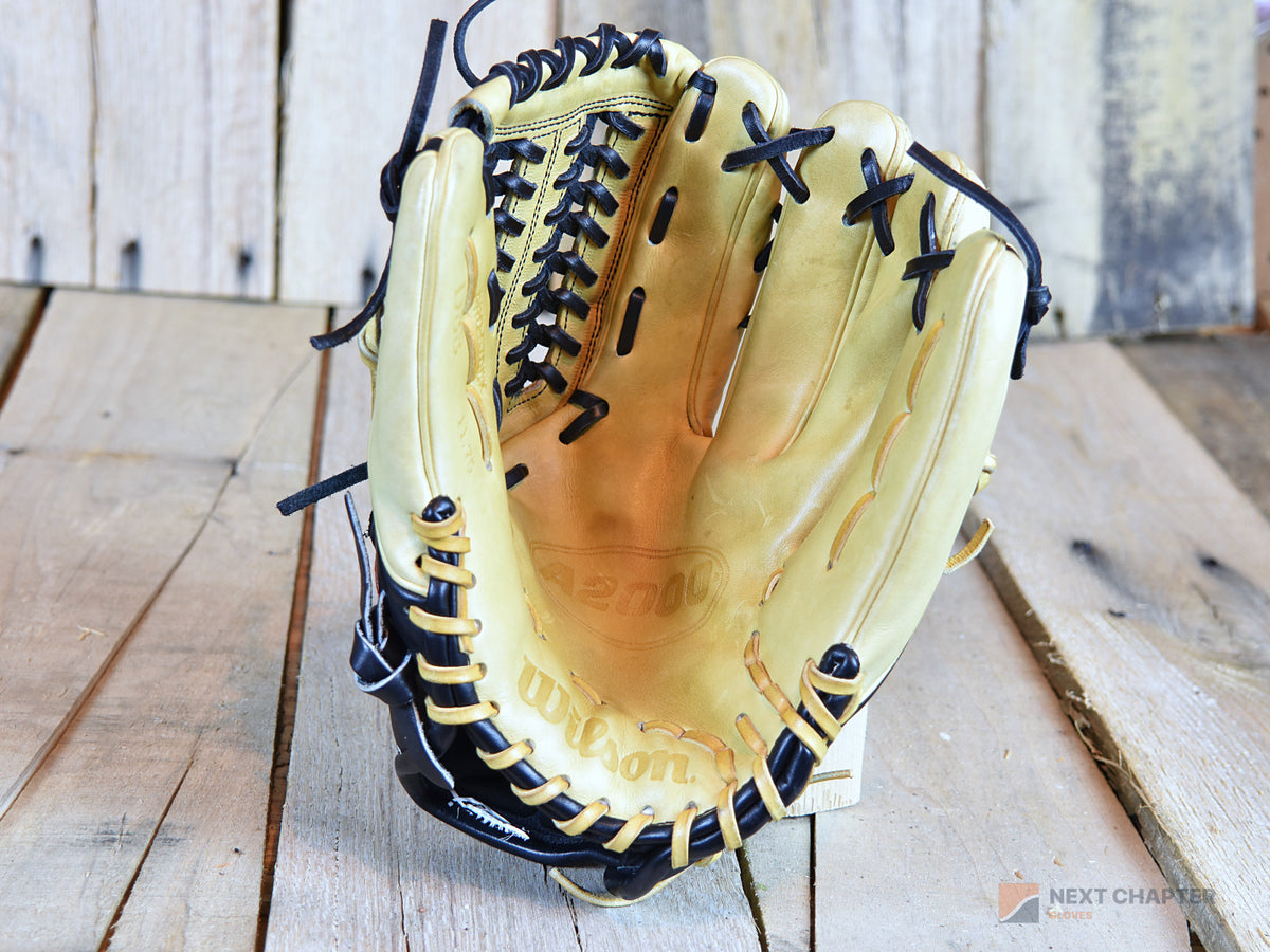 Wilson A2000 D33 11.75" RHT Baseball Glove