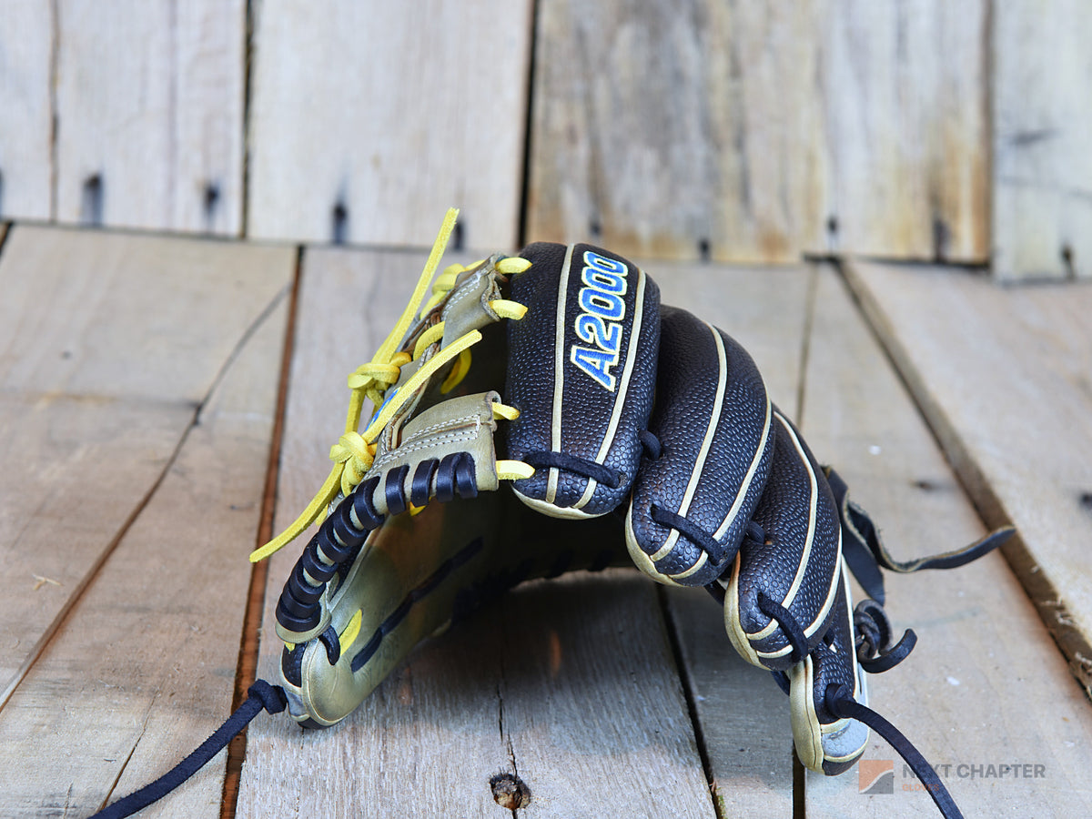 Wilson A2000 1786 w/ Superskin 11.5" RHT Baseball Glove – Partial Relace